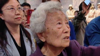 “為國家啊，當(dāng)時(shí)沒有油??！”88歲的她一句話讓現(xiàn)場眾人鼓掌落淚