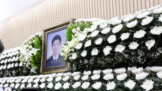 中國(guó)駐韓使館向?yàn)闋I(yíng)救中國(guó)公民而殉職的韓海警表示哀悼