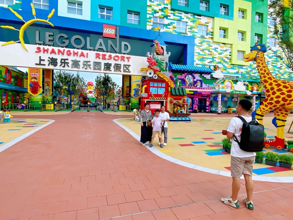 上海乐高乐园家庭游客