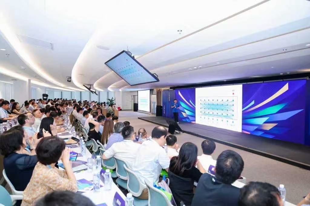 马上评｜上海这家成立仅一年的学院，何以勇为AI尖兵