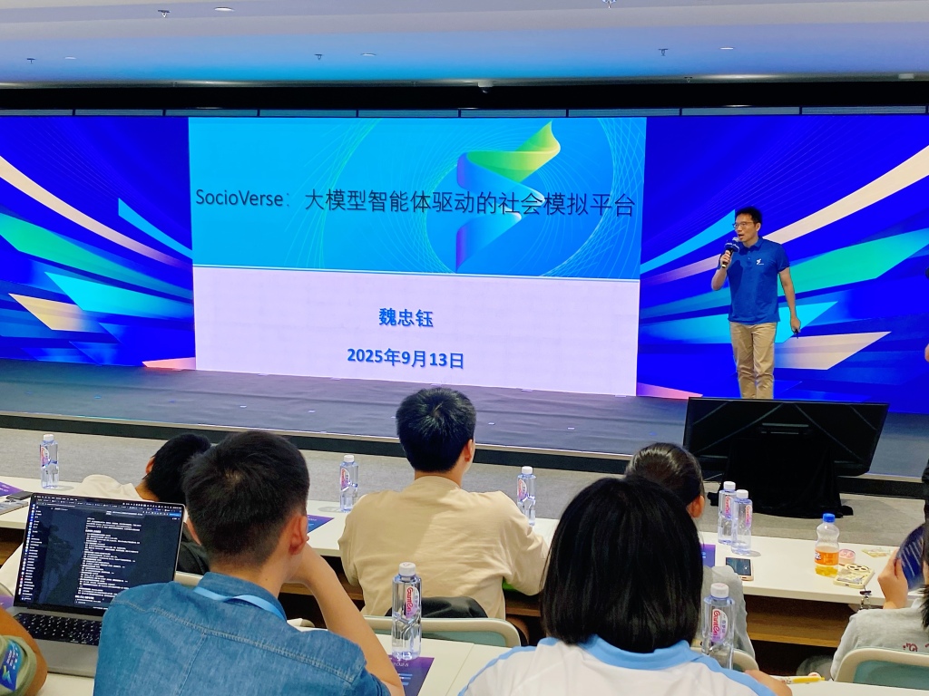 如何让大模型听懂老人“话中有话”？上海创智学院这场课题展示很“哇塞”