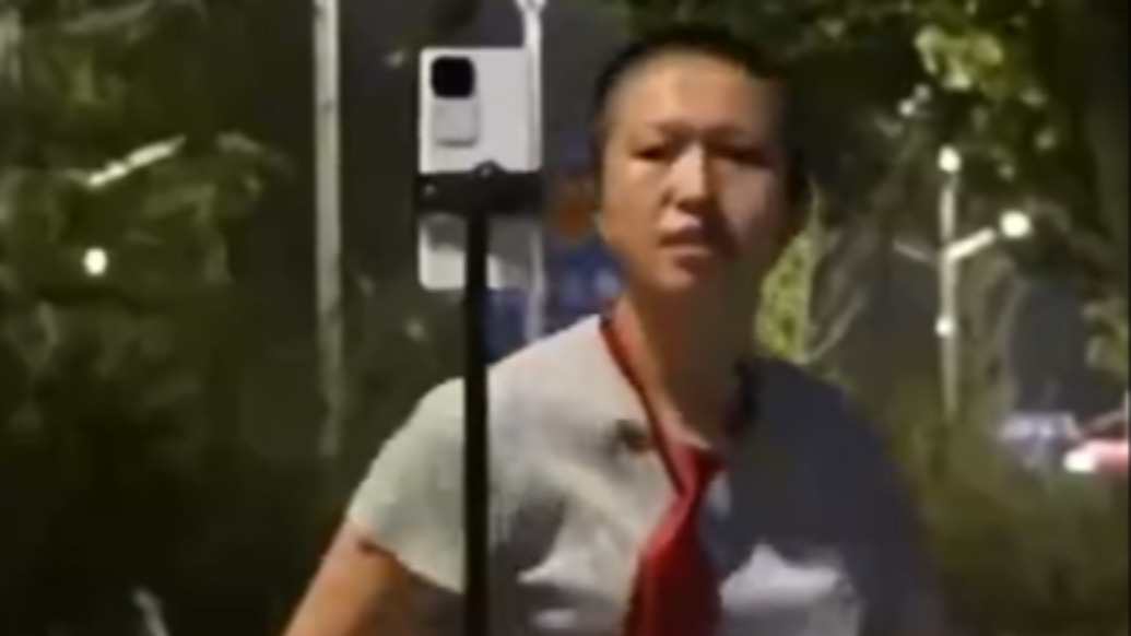 剃光頭直播跳舞籌錢(qián)媽媽?zhuān)?歲兒子已離世，再不用受病痛折磨