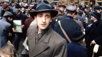 51岁顶级巨星近况曝光：二封奥斯卡影帝，片酬不足25万，靠卖画维持生计