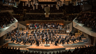 “柏林愛樂在上?！苯鹎餁w來，今日開票五成觀眾來自滬外