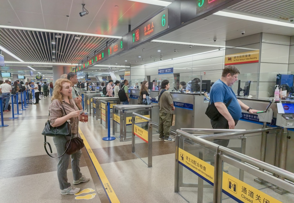 中国今起对俄试行免签，前8个月上海边检查验俄籍入境旅客同比增56%