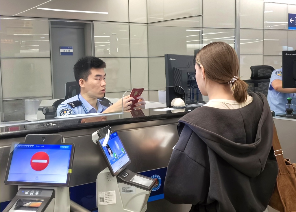 中国今起对俄试行免签，前8个月上海边检查验俄籍入境旅客同比增56%