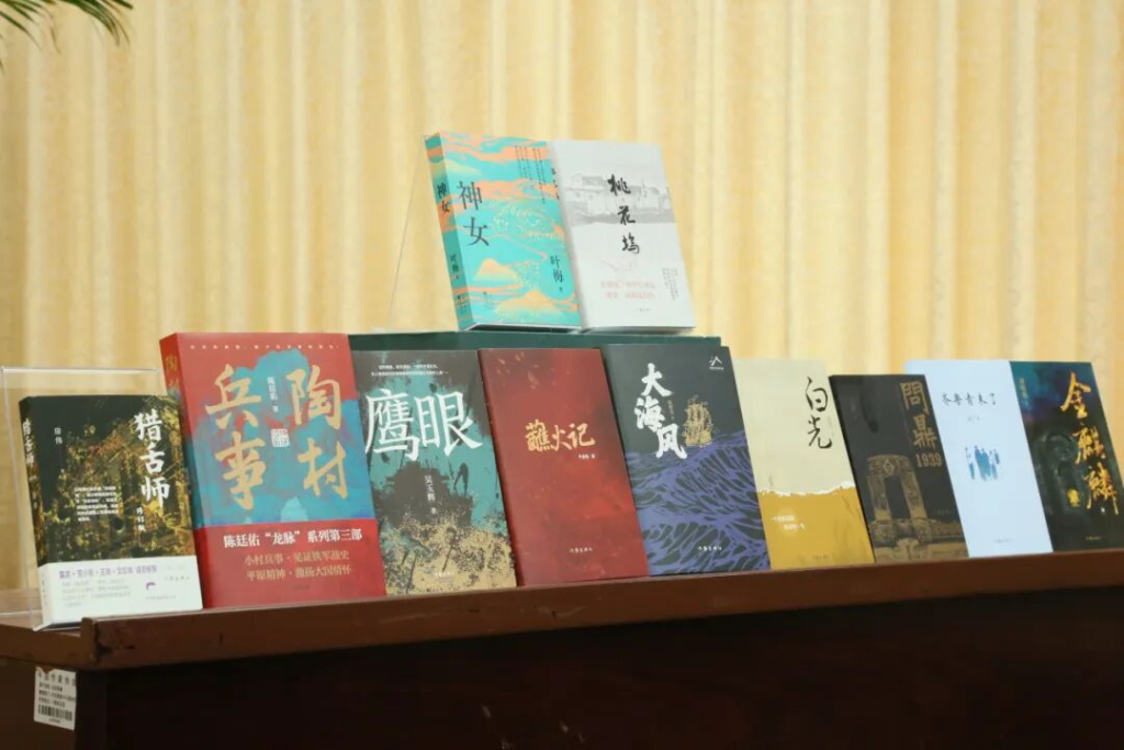 《生万物》之后，赵德发以《大海风》讲述沉船抗敌的海洋故事