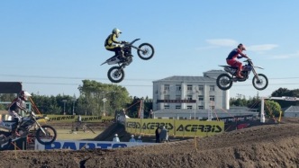 極速爭(zhēng)鋒！這些中國(guó)摩托少年閃耀上海