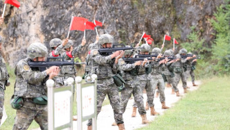 武警六盘水支队开展实弹射击训练，提升官兵单兵作战技能