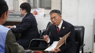 在押盜竊慣犯隱匿真實身份引懷疑，檢察機(jī)關(guān)抽絲剝繭發(fā)現(xiàn)24年前命案逃犯