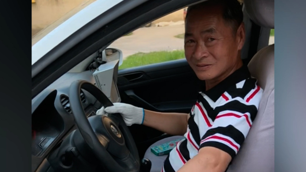 師生身份互換！女子當(dāng)駕校教練遇小學(xué)班主任來學(xué)車，笑稱“不好好練就叫家長”