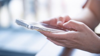 杭州一女教師在三人微信群聊天因誹謗被行拘，起訴執(zhí)法部門(mén)一審將開(kāi)庭