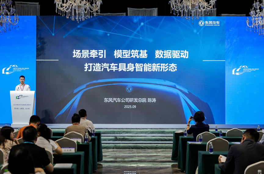 “中国车谷”里的年轻人：用工匠精神创新汽车引擎，助东风吹向全球