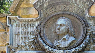 張?。硌劭垂诺鋵W?：“糾正索?？死账沟乃囆g(shù)舛誤”——荷爾德林的創(chuàng)造性翻譯