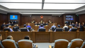 涉非法拘禁、販賣毒品等罪，徐發(fā)啟犯罪集團(tuán)案一審開庭