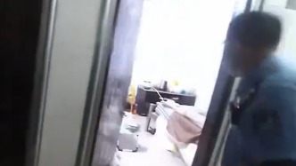 真过命的交情，女子深夜异地报警称朋友失联，民警及时上门发现昏迷的她