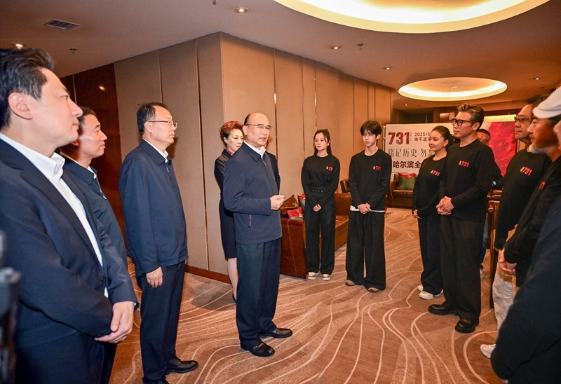 黑龙江省委书记许勤、吉林省委书记黄强，带头观看电影《731》
