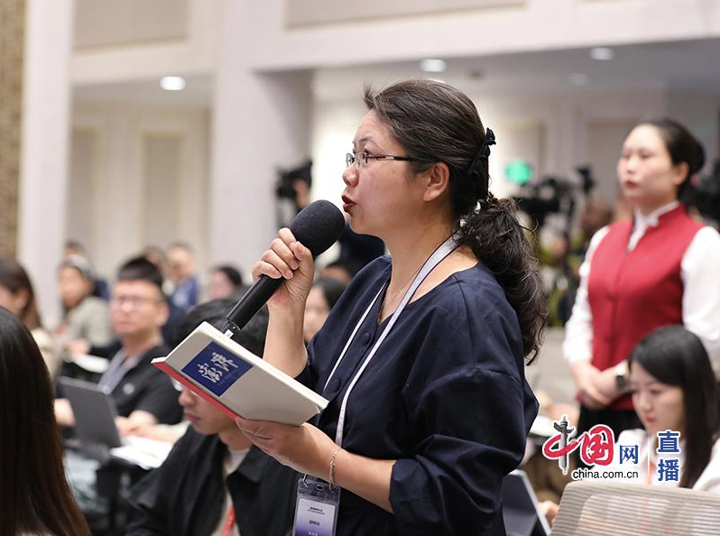 国新办发布会：希望记者们去大美新疆看看，把真实的新疆告诉全世界