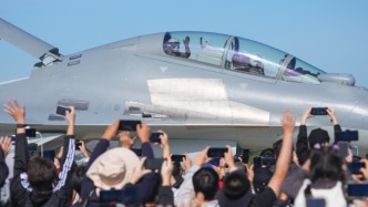 長春航展00后殲-16飛行員喊話青少年：人民空軍歡迎你們加入