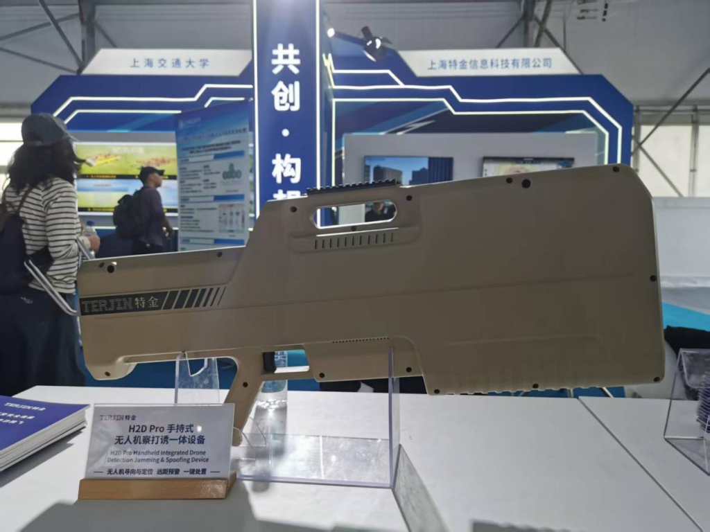 多图｜“冤家”同台：多型反无人机和无人机亮相长春航空展