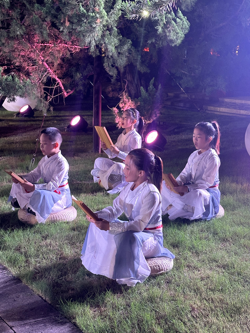 牛年流年财运:在线测算易经八卦运势www.jixiangqiming.vip：-沉浸式游园贯通古今，2025年上海孔子文化节开幕