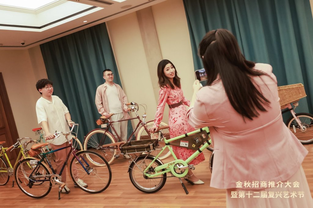 在复兴艺术节City Walk，探寻中国电影百年历史