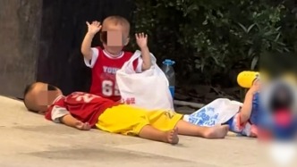 深圳“地鐵口無人看護三娃”回到老家，村干部稱協(xié)助解決上戶口