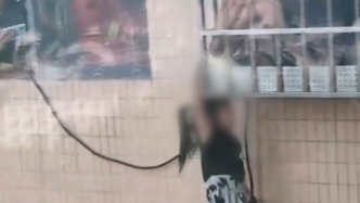 女童從高層墜至13層雨棚，14層業(yè)主一把拽住等來(lái)眾鄰居幫忙