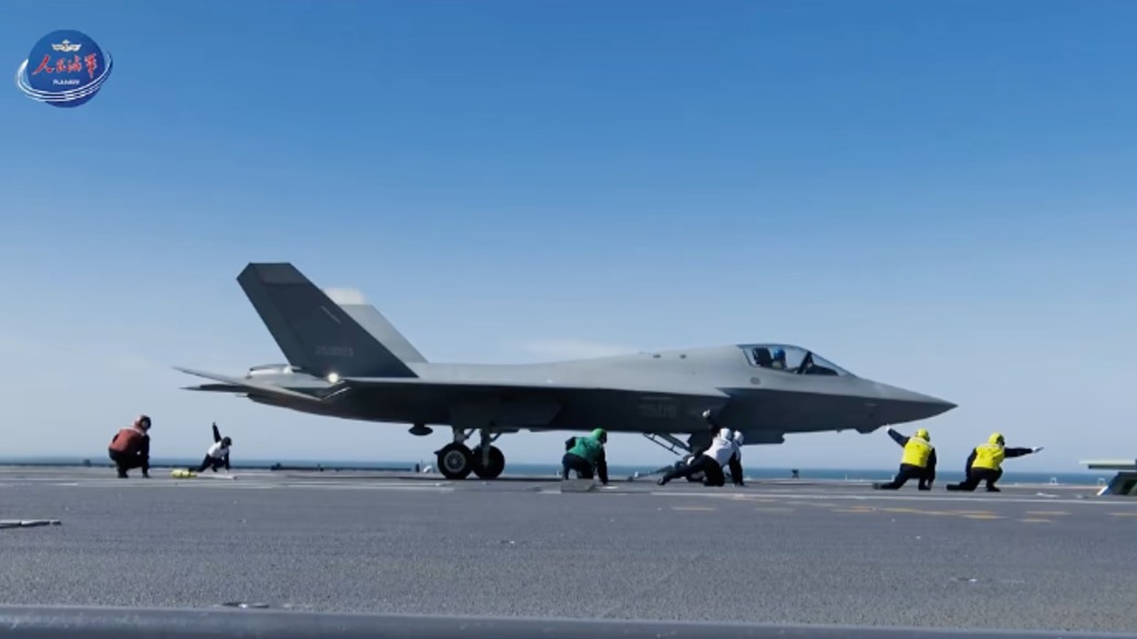 殲-35、殲-15T、空警-600在福建艦彈射起飛成功