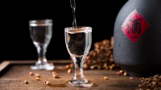 白酒“雙節(jié)”行情旺季不旺？終端以價(jià)換量，茅臺(tái)動(dòng)銷有所回暖