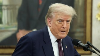 被问美国为何一直问俄买核原料，特朗普答不上来急找救兵