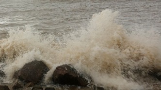國(guó)家海洋預(yù)報(bào)臺(tái)發(fā)布風(fēng)暴潮紅色警報(bào)和海浪紅色警報(bào)