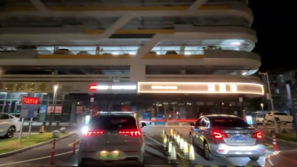 直擊臺風(fēng)“樺加沙”丨珠海防臺風(fēng)“樺加沙”免費(fèi)開放高處停車場，凌晨滿位