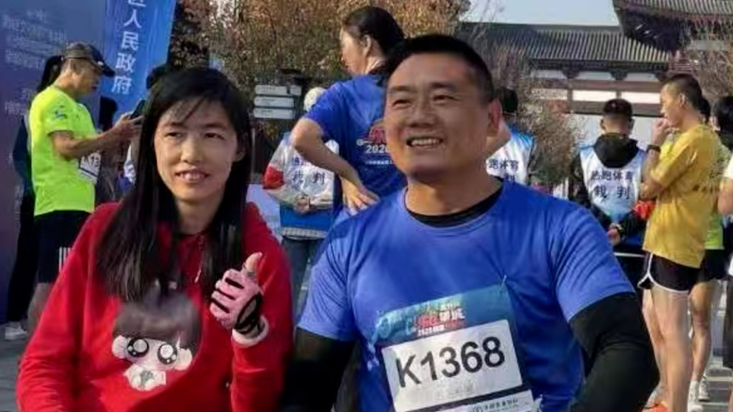 輪椅上的跑者！高位截癱夫妻攜手戰(zhàn)馬拉松