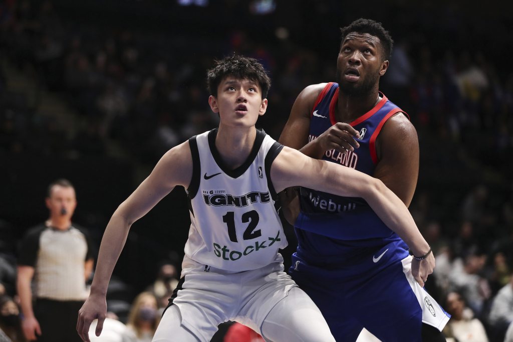 篮网签下曾凡博，这是NBA的敲门砖，还是为中国赛造势？