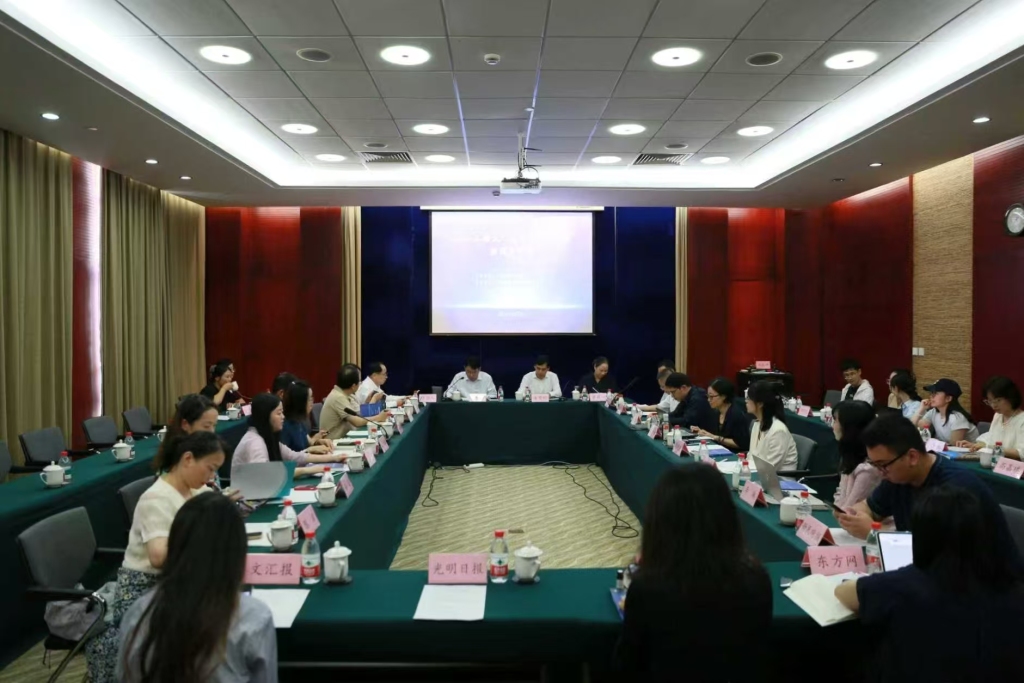 五月出生八字:在线测算紫微斗数www.jixiangqiming.vip：-2025上海文化发展系列蓝皮书发布