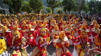 首屆全國(guó)大圣文化藝術(shù)周在河南濟(jì)源啟幕！約600位“美猴王”同臺(tái)競(jìng)技