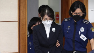 尹錫悅妻子金建希出席操縱股價案首次庭審
