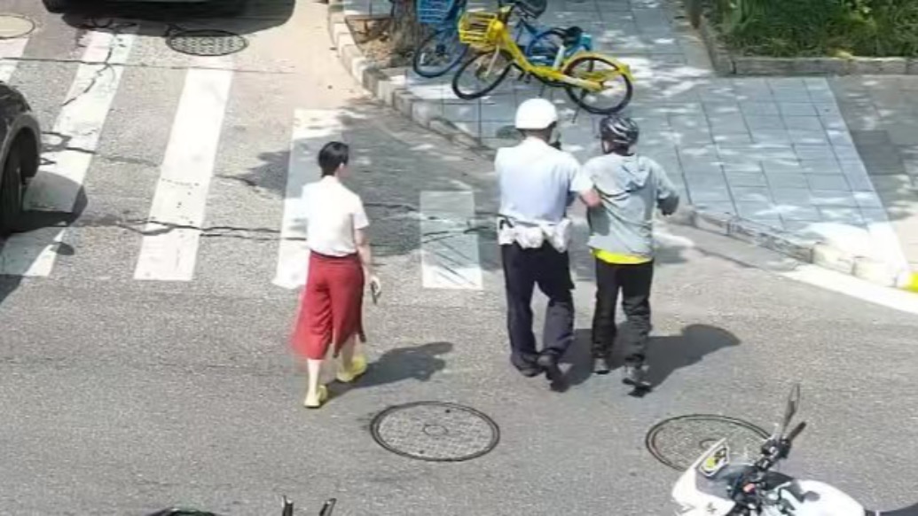 外賣小哥出車禍超時的訂單怎么辦？民警來幫忙