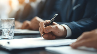 商務(wù)部部長(zhǎng)王文濤召開部分在美中資企業(yè)圓桌會(huì)