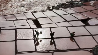 鏡頭里的四十載中國(guó)，英國(guó)攝影師滬上首展開幕