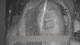 公交駕駛員遭遇意外，雙目幾乎失明的他忍著劇痛守護(hù)乘客安全