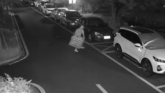 醉酒后掀起井蓋打砸多輛私家車，男子酒醒后悔不已