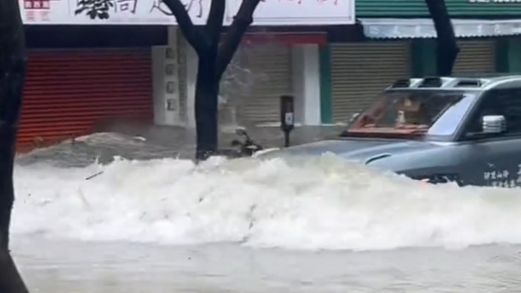 64歲男子駕車來回多次造浪致商戶受損，珠海警方通報：行政拘留10日