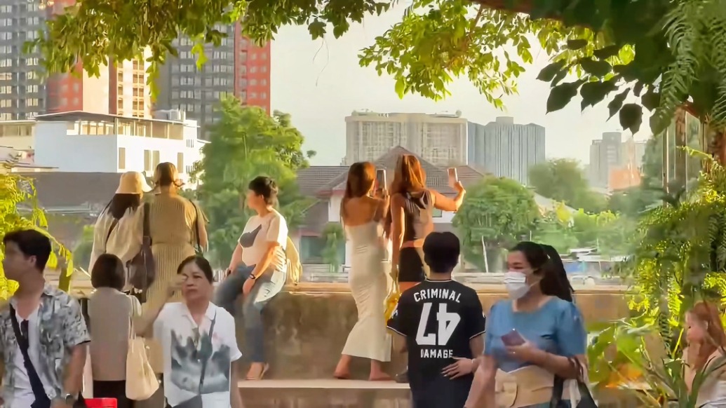 美食、潮玩、新能源车……中国魅力如何“圈粉”泰国友人？