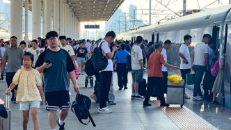 國慶中秋假期出游“量價齊升”，多條線路返程車次車票所剩無幾