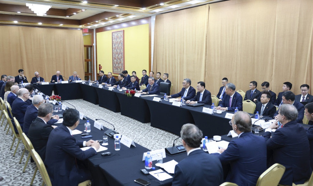 李强同美国友好团体座谈