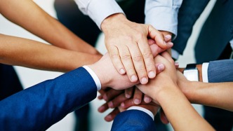 人民日报和音：坚持共同发展才能破解时代难题