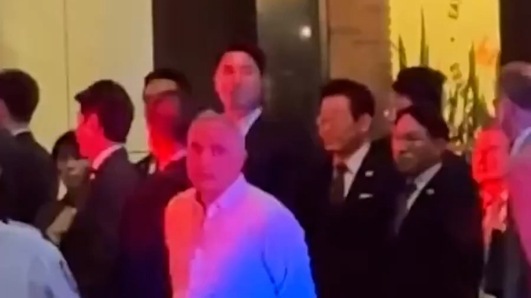 为给特朗普车队让道!继马克龙埃尔多安后,李在明纽约街头也被拦下