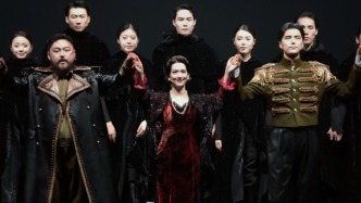 音樂(lè)劇《風(fēng)聲》預(yù)演謝幕，陳昊宇朱芾驚艷返場(chǎng)
